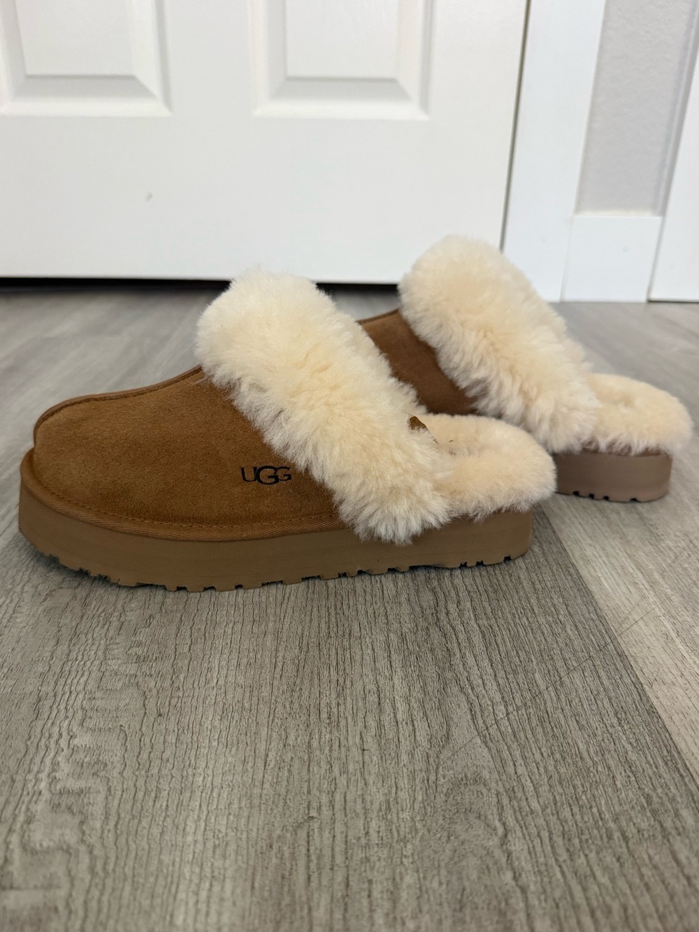 UGG Women's Chestnut Slide Slipper Disquette